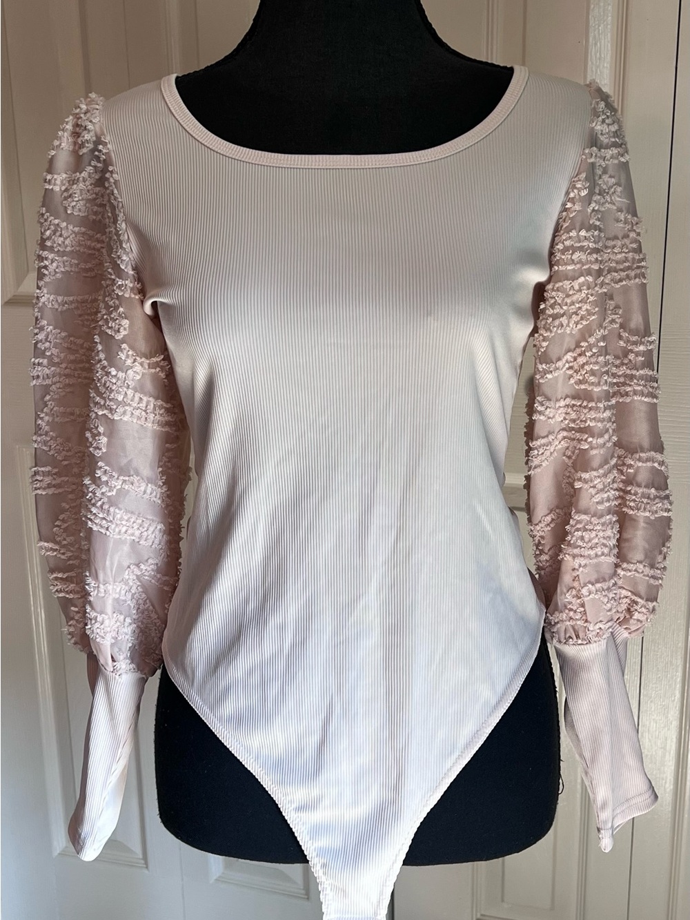 AndTheWhy Textured Puff Sleeve Oatmeal Coquette Bodysuit Women’s Size Medium - Picture 3 of 16
